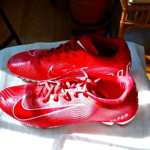 Nike Vapor Edge Team Low Top Ankle Football Cleats in Red/White Design